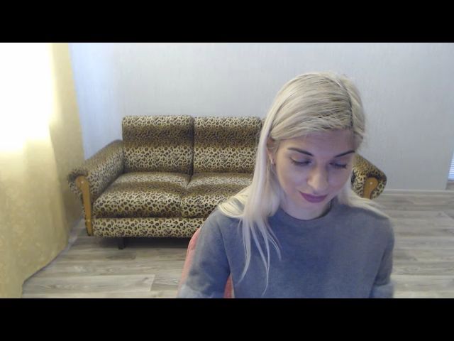 Live sex webcam photo for SexyBeatriice #272278475