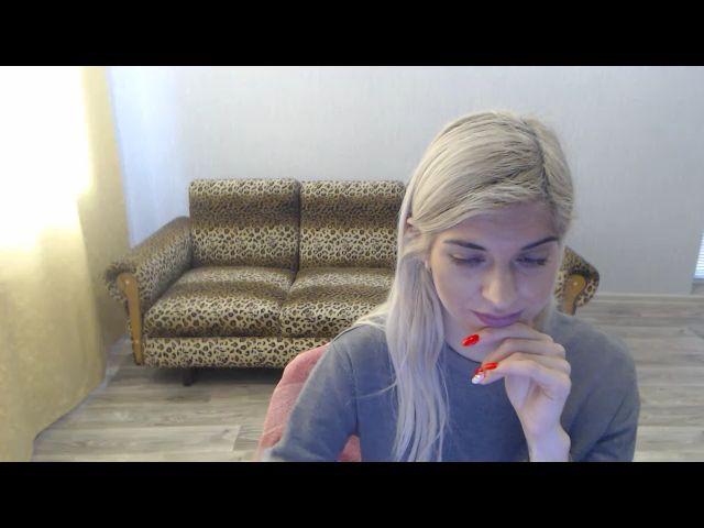 Live sex webcam photo for SexyBeatriice #272278917