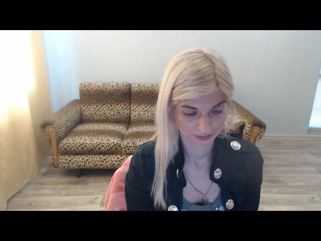 Live sex webcam photo for SexyBeatriice #273570888