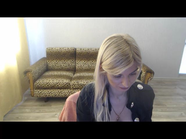 Live sex webcam photo for SexyBeatriice #273579295