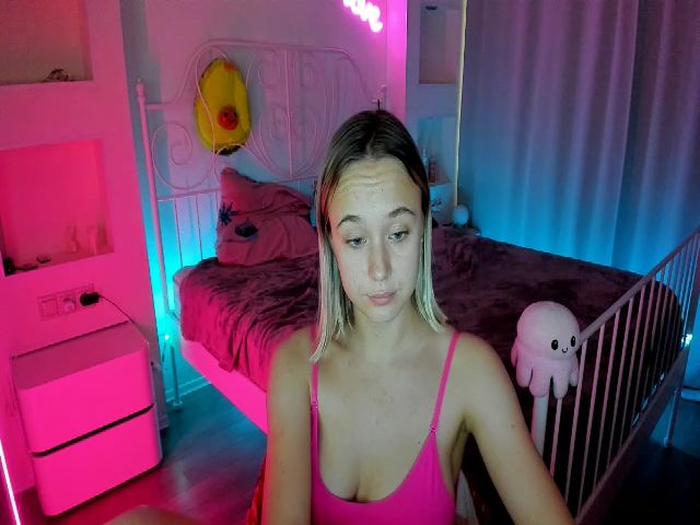 Live sex webcam photo for Sexy_Coconut #275290406