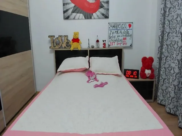 Live sex webcam photo for Sexy_SweetGrl #272848985