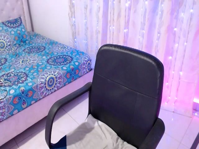 Live sex webcam photo for Sexyalicia4 #272785402