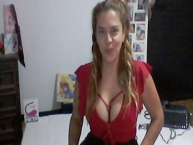 Live sex webcam photo for Sexydiamond01 #272814723