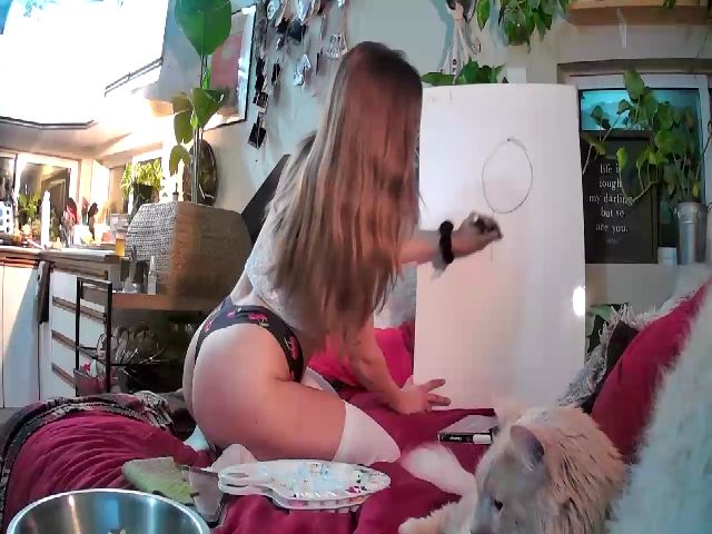 Live sex webcam photo for Sexylexi211 #271940675