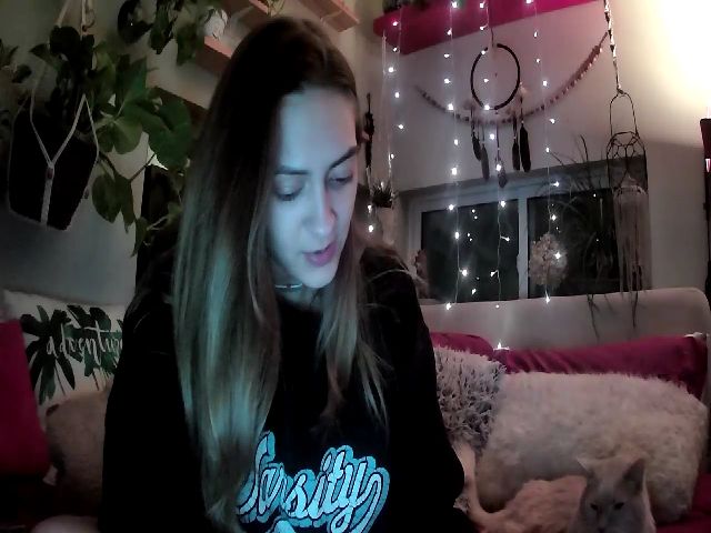 Live sex webcam photo for Sexylexi211 #271974954