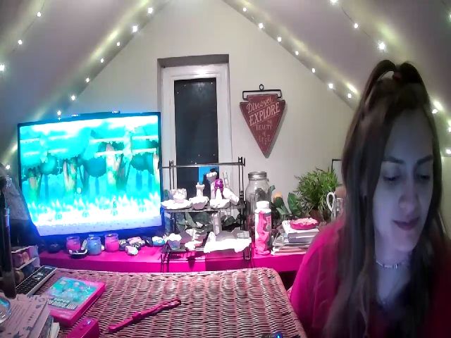 Live sex webcam photo for Sexylexi211 #272234966