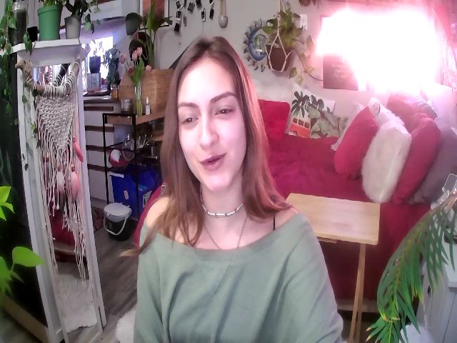 Live sex webcam photo for Sexylexi211 #272335411