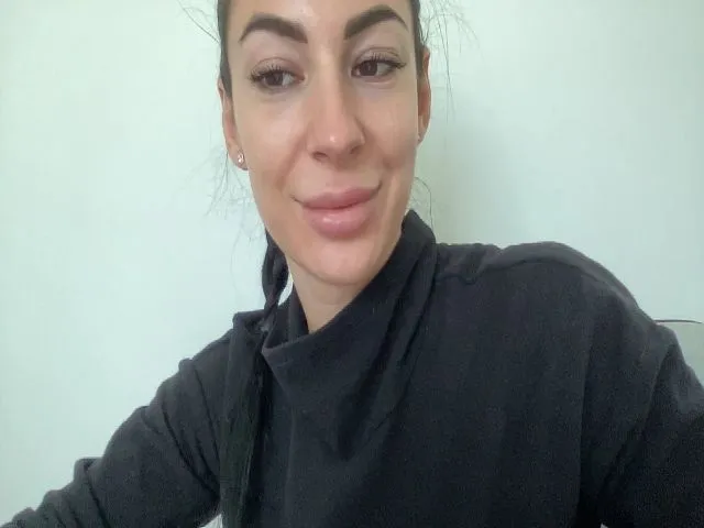 Live sex webcam photo for Sexylicious21 #272315089