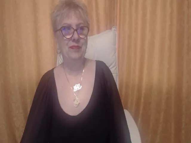 Live sex webcam photo for Sexylynette4u #273447789