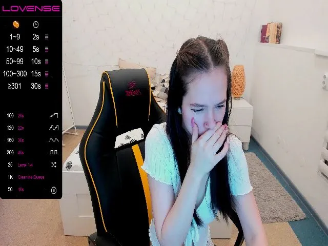 Live sex webcam photo for Sh0wroom #271783750