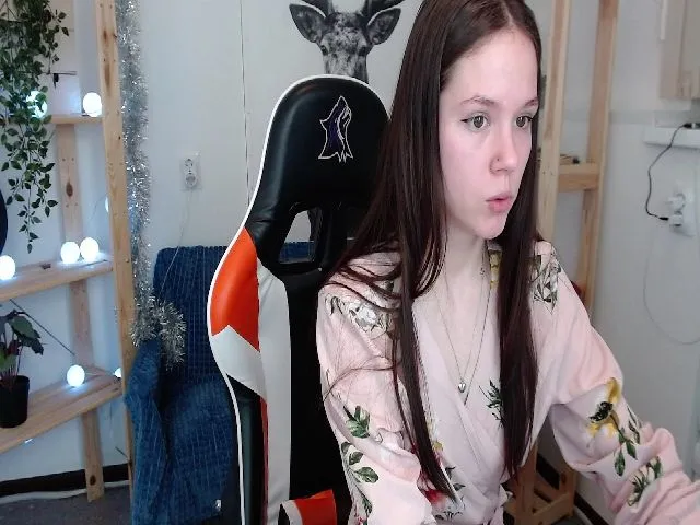 Live sex webcam photo for Sh0wroom #272043517