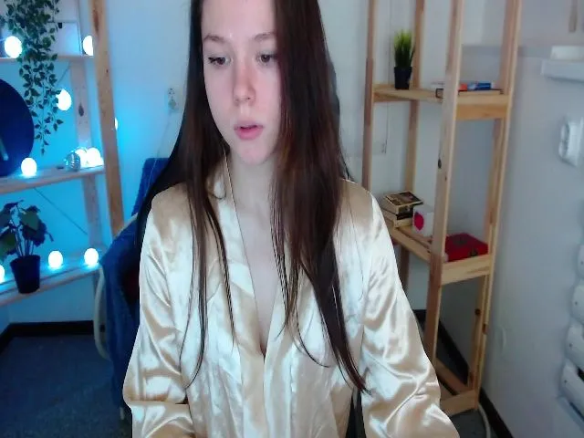 Live sex webcam photo for Sh0wroom #272576764