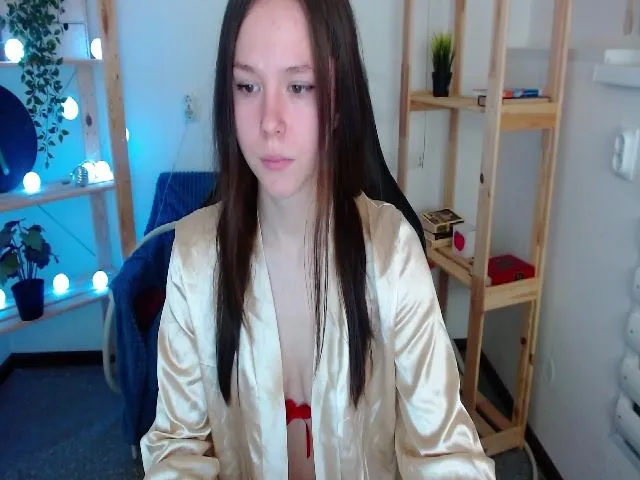 Live sex webcam photo for Sh0wroom #272578144