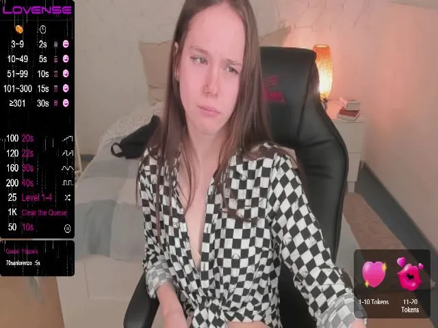 Live sex webcam photo for Sh0wroom #272880457