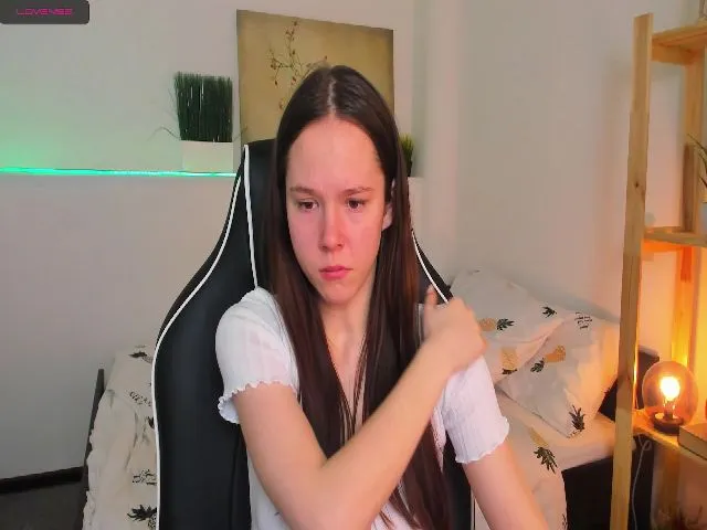 Live sex webcam photo for Sh0wroom #272964938