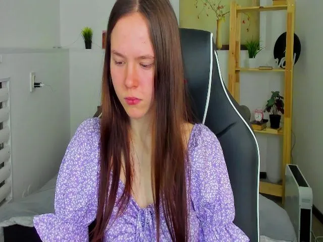 Live sex webcam photo for Sh0wroom #273086099