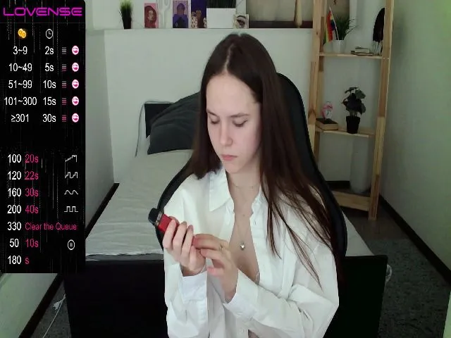 Live sex webcam photo for Sh0wroom #273339366