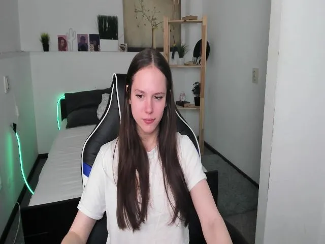Live sex webcam photo for Sh0wroom #273613795