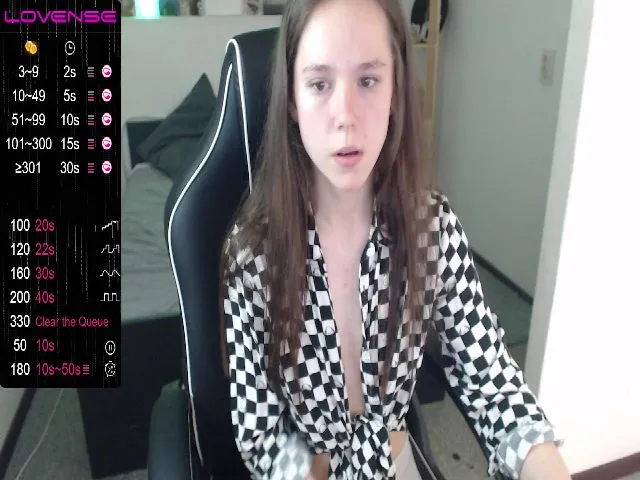 Live sex webcam photo for Sh0wroom #273733750