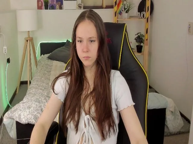 Live sex webcam photo for Sh0wroom #273899313