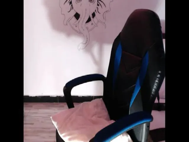 Live sex webcam photo for Shalyn_ #272307356