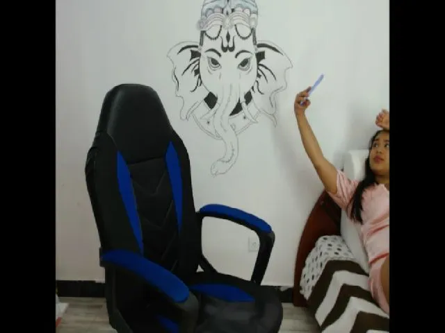 Live sex webcam photo for Shalyn_ #272557445