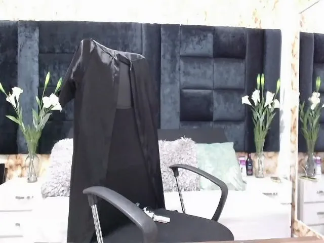 Live sex webcam photo for ShantalFerrer #271994855