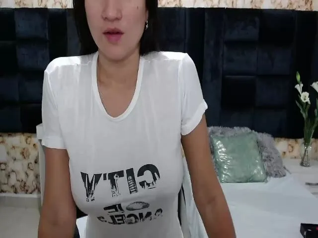 Live sex webcam photo for ShantalFerrer #272835818