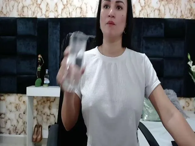 Live sex webcam photo for ShantalFerrer #273093826
