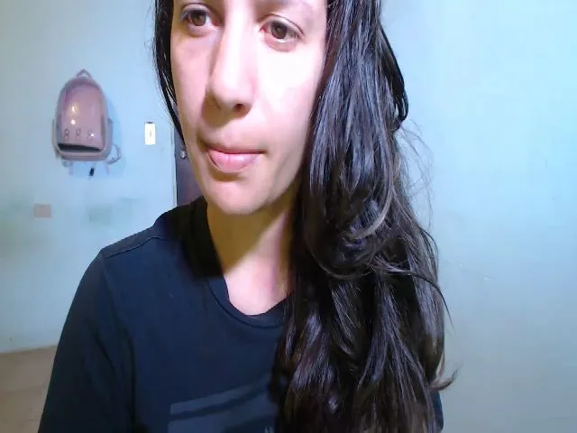 Live sex webcam photo for Shanyflores4 #271798577