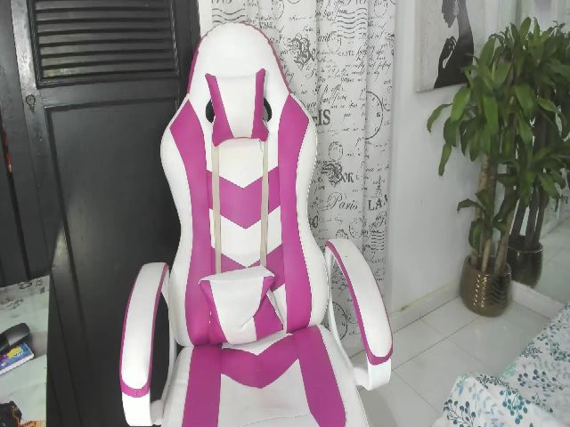 Live sex webcam photo for SharlotteMck #272465871