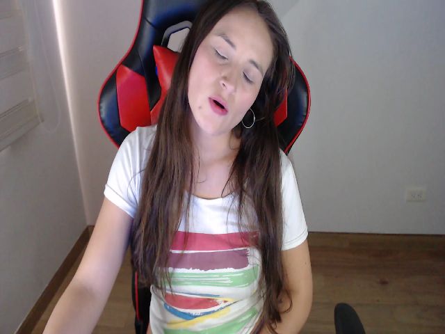 Live sex webcam photo for SharonMora #273002621