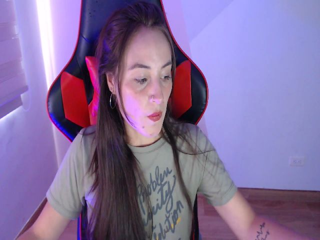 Live sex webcam photo for SharonMora #273427940