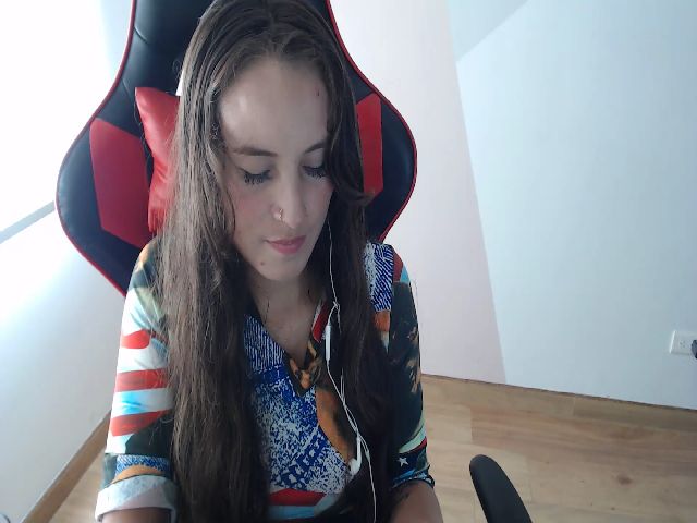 Live sex webcam photo for SharonMora #273602970