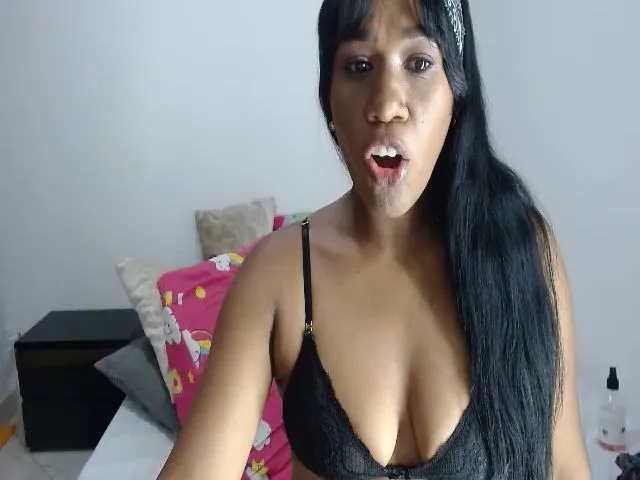 Live sex webcam photo for ShayraHot4u #273047672