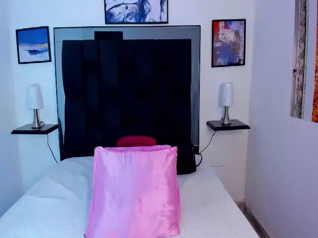 Live sex webcam photo for Sheiry_sex #274489093