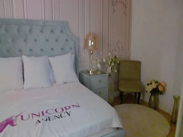 Live sex webcam photo for ShirleyAnny #272240424