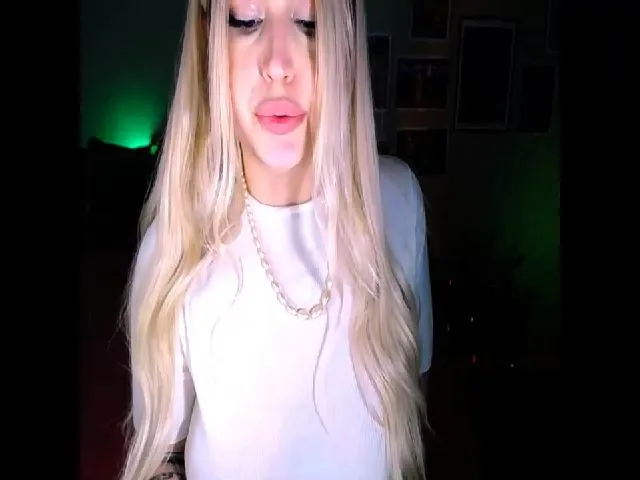 Live sex webcam photo for Shy_Girll_ #271882563