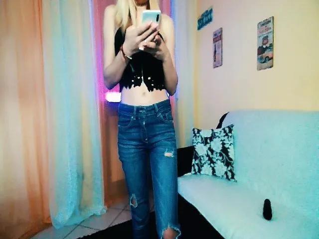 Live sex webcam photo for Shylollipop #272775773
