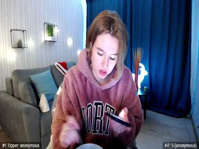 Live sex webcam photo for SierraLaPetit #271773185