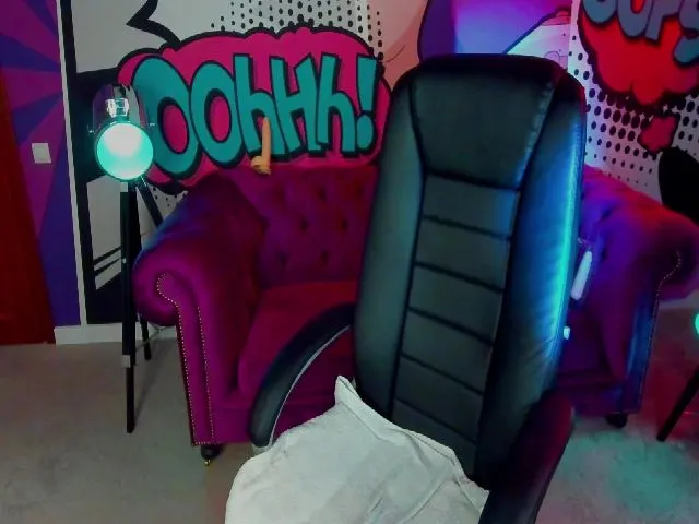 Live sex webcam photo for SierraLaPetit #272435411