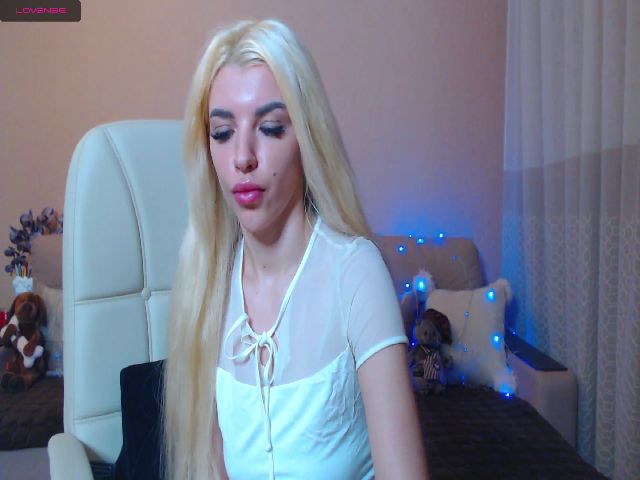 Live sex webcam photo for SilviaDream #271961989