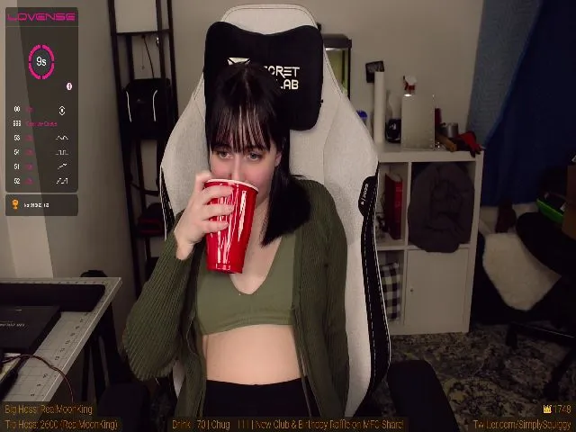 Live sex webcam photo for SimplySquiggy #272560206