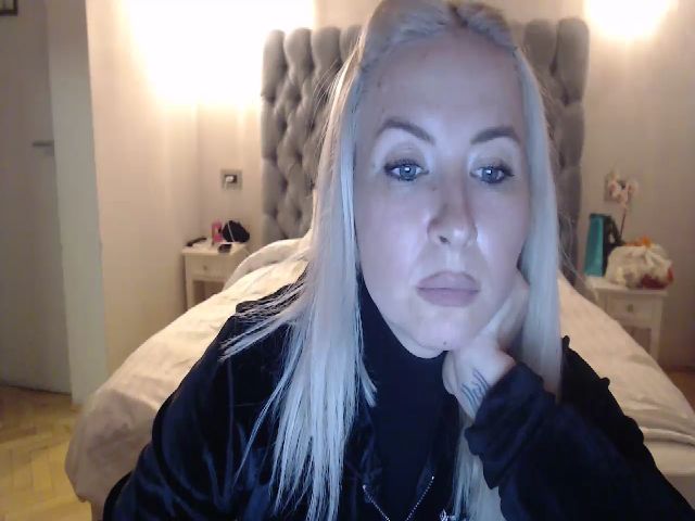 Live sex webcam photo for Singlemilff #273120324