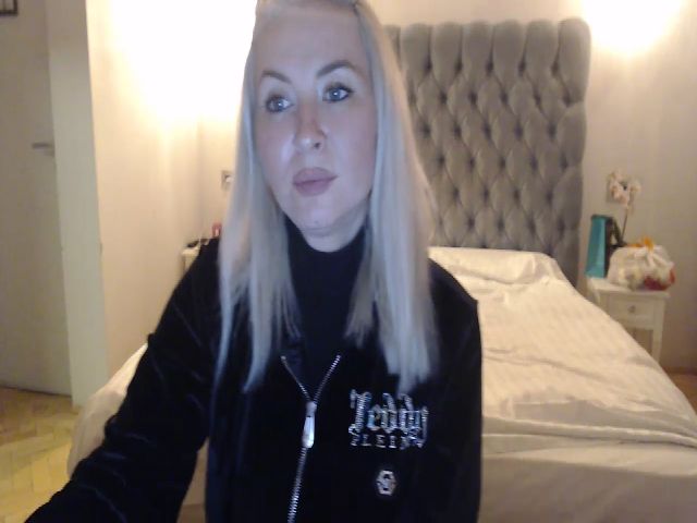 Live sex webcam photo for Singlemilff #273120433