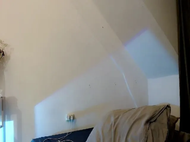 Live sex webcam photo for Sk8Gurl420 #272727030