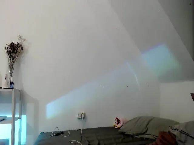 Live sex webcam photo for Sk8Gurl420 #272945293