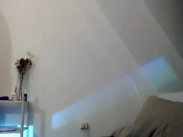 Live sex webcam photo for Sk8Gurl420 #273100561