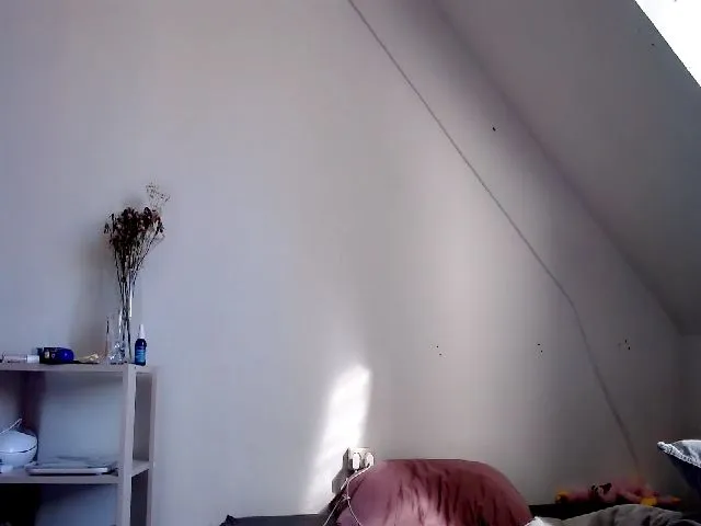 Live sex webcam photo for Sk8Gurl420 #273150572